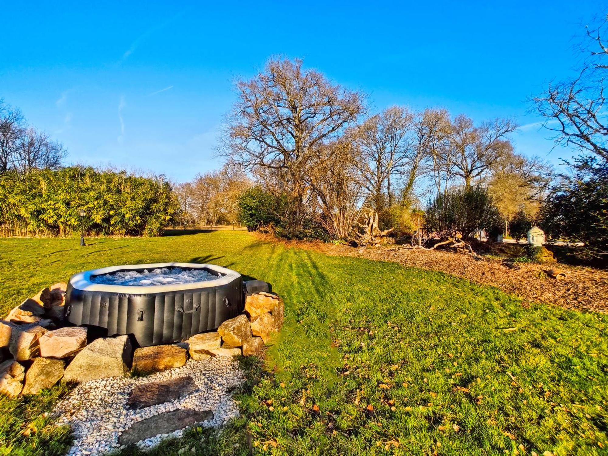 Villa Tagibao Avec Piscine Chauffee Et Spa Lesterps المظهر الخارجي الصورة