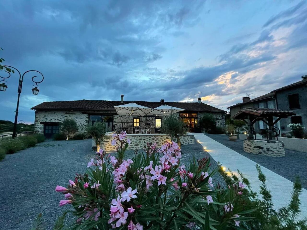 Villa Tagibao Avec Piscine Chauffee Et Spa Lesterps المظهر الخارجي الصورة