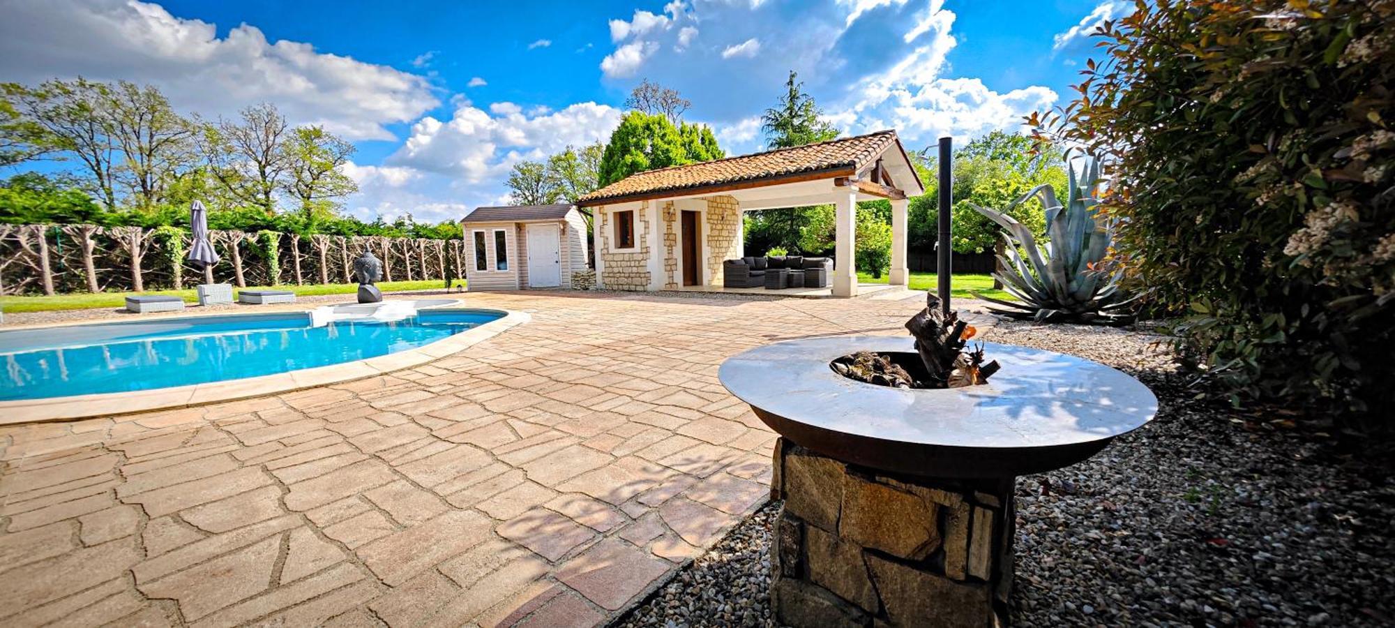 Villa Tagibao Avec Piscine Chauffee Et Spa Lesterps المظهر الخارجي الصورة